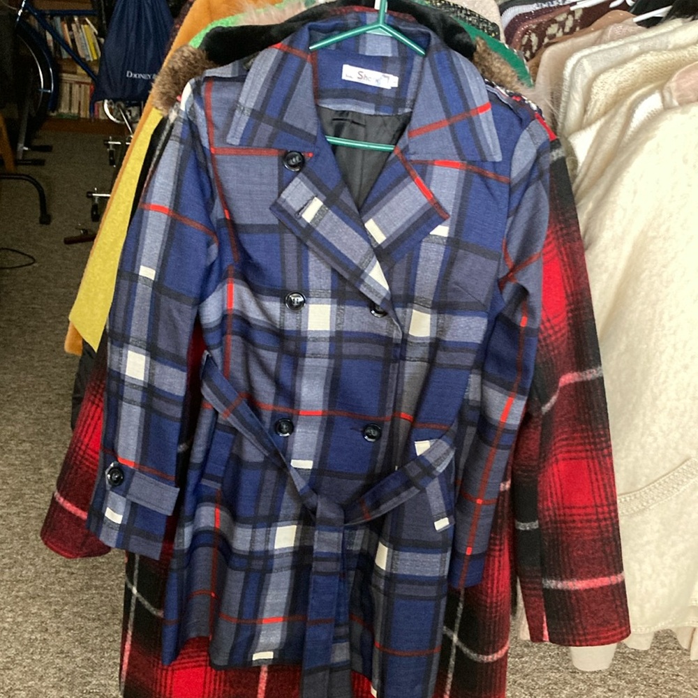 EUC Shark Blue Red  Black & Cream Plaid Belted Coat med